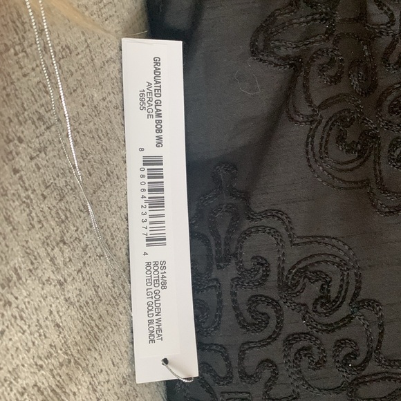 NWT-Hairdo-Graduated Glam Bob Wig - Picture 5 of 10